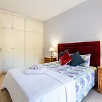 Peaceful One Bedroom Апартаменты *