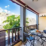 Peaceful One Bedroom Апартаменты *