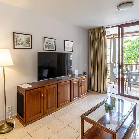 Peaceful One Bedroom Apartment *