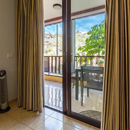 Peaceful One Bedroom Apartment *